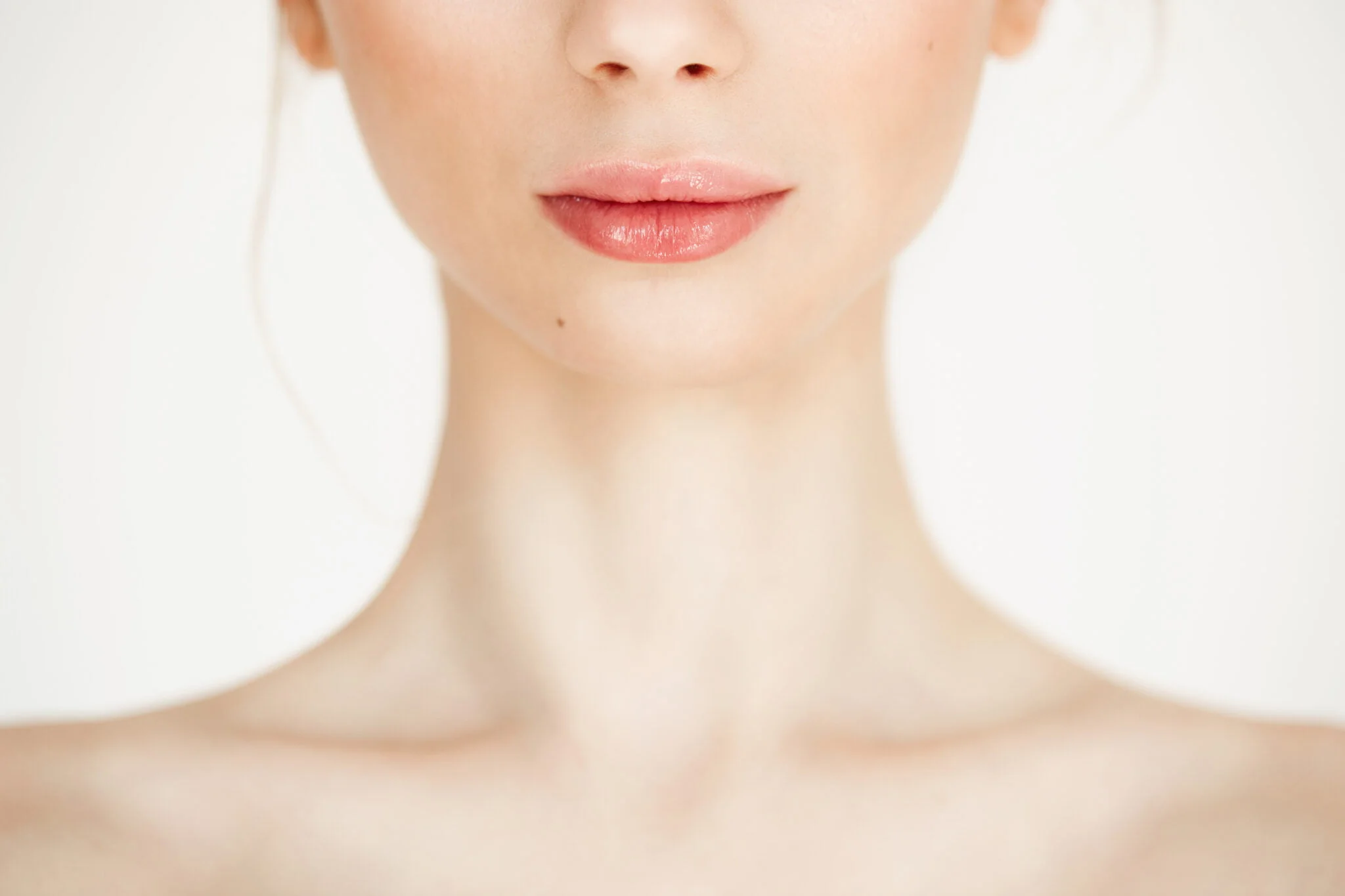 Depilación labios con hilo